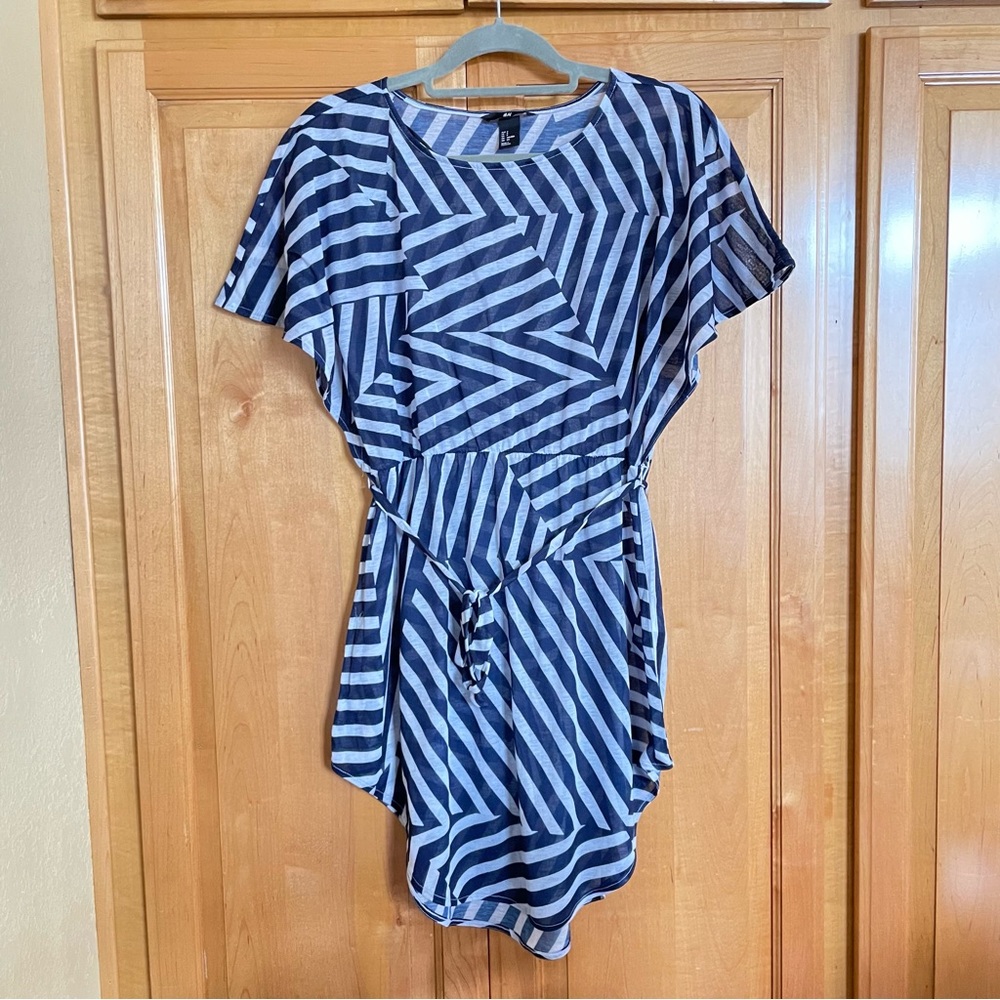 H&M Abstract Blue and White Pattern Stripe Line Coverup